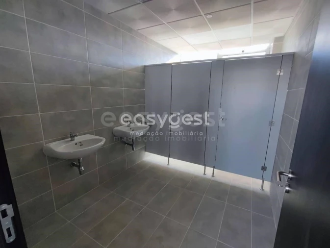 Armazém para Venda em Sacavém e Prior Velho Foto 6