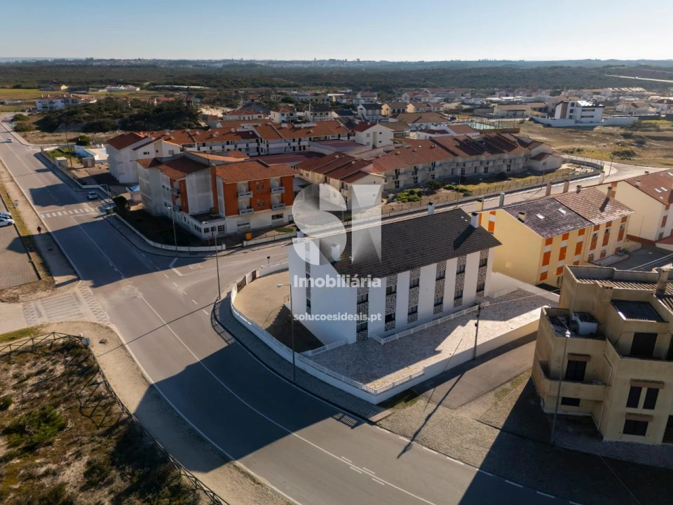 Moradia T6 para Venda em Vieira de Leiria Foto 1