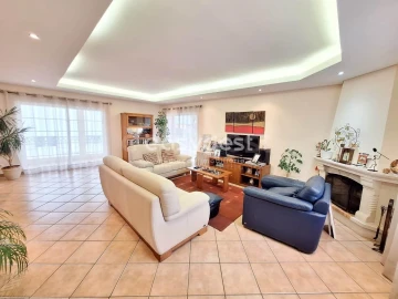 Moradia T5 para Venda em Estômbar e Parchal