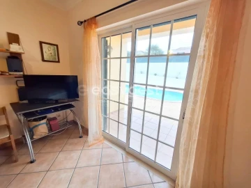 Moradia T5 para Venda em Estômbar e Parchal