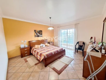 Moradia T5 para Venda em Estômbar e Parchal