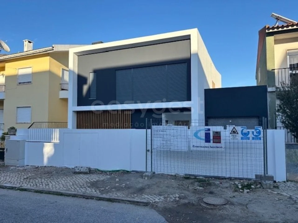 Moradia T9 para Venda em Loures Foto 1