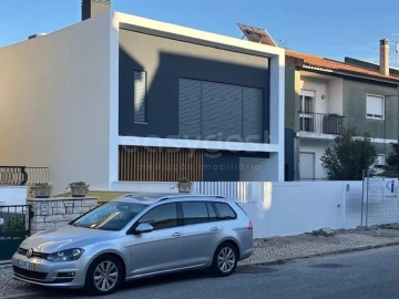 Moradia T9 para Venda em Loures