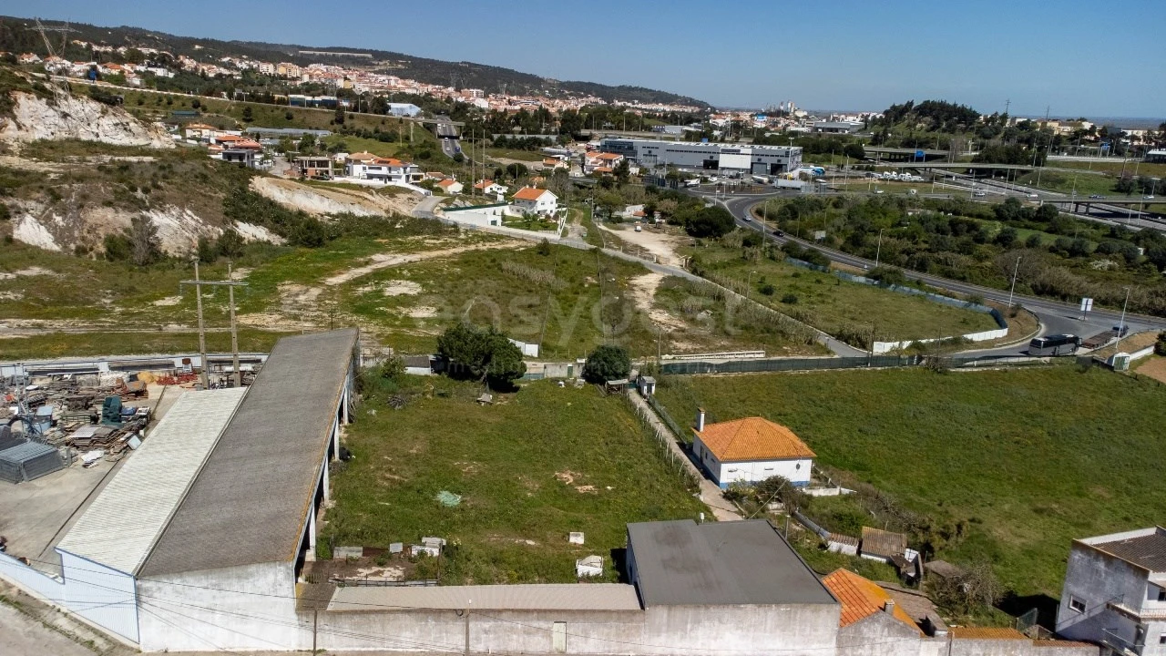 Terreno Comércio / Armazém para Venda em Alverca do Ribatejo e Sobralinho Foto 4