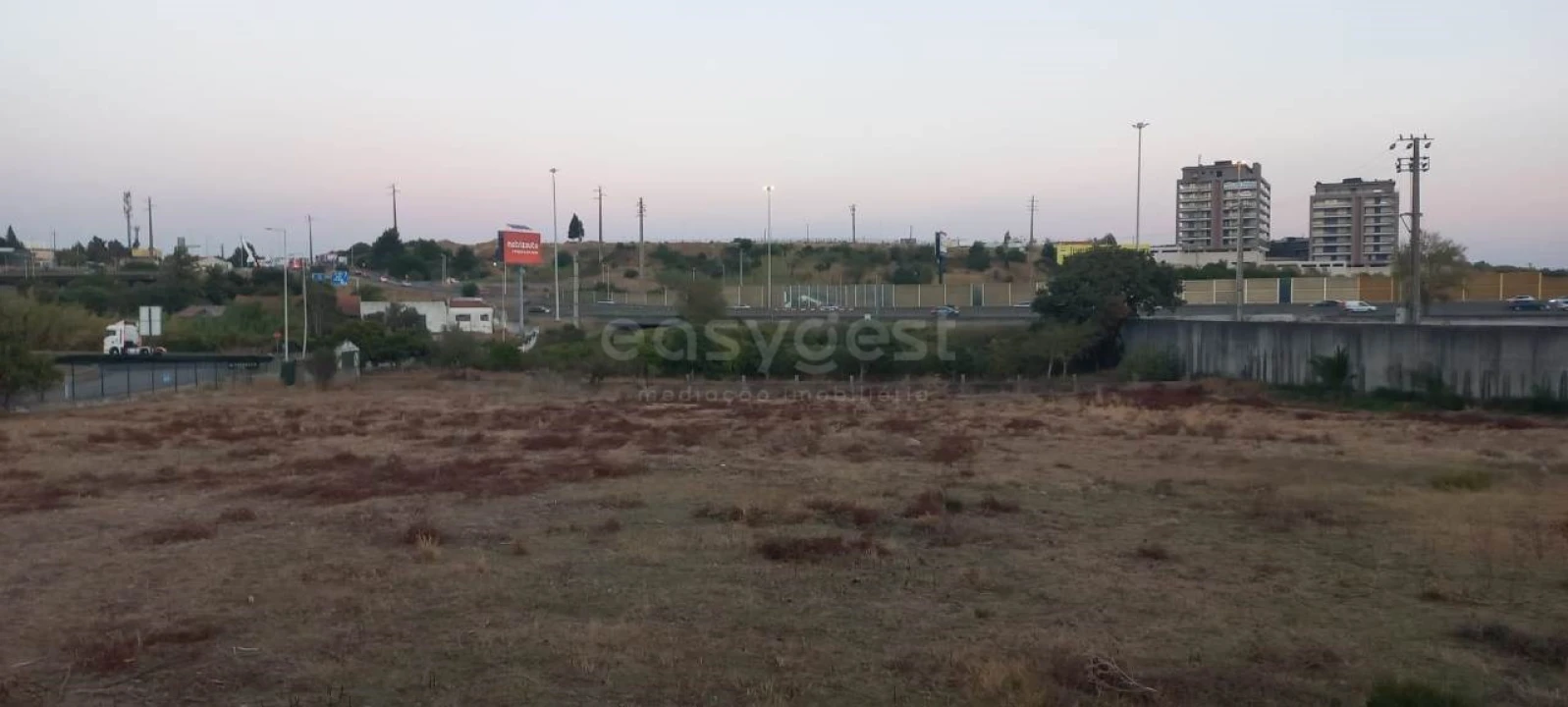 Terreno Comércio / Armazém para Venda em Alverca do Ribatejo e Sobralinho Foto 10