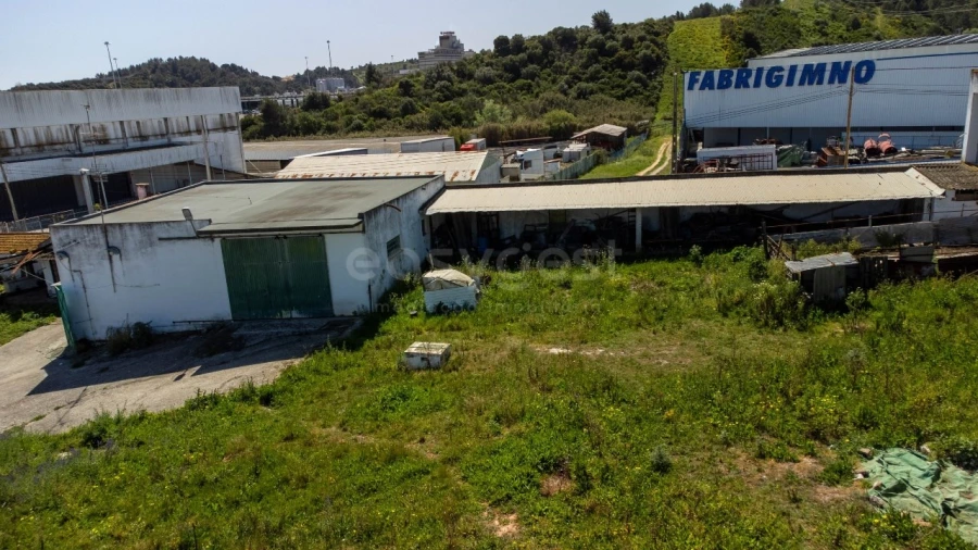 Terreno Comércio / Armazém para Venda em Alverca do Ribatejo e Sobralinho Foto 2