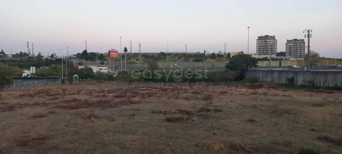 Terreno Comércio / Armazém para Venda em Alverca do Ribatejo e Sobralinho Foto 10