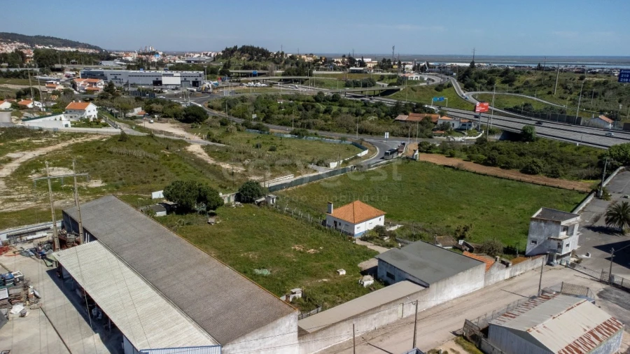 Terreno Comércio / Armazém para Venda em Alverca do Ribatejo e Sobralinho