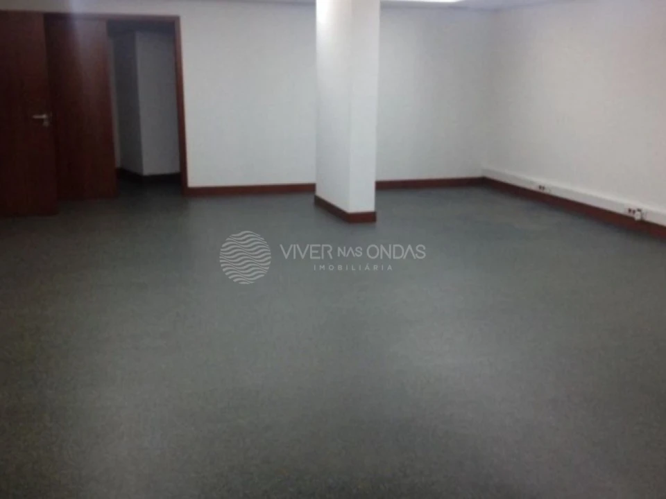 Escritório para Venda em Santa Marinha e São Pedro da Afurada Foto 4