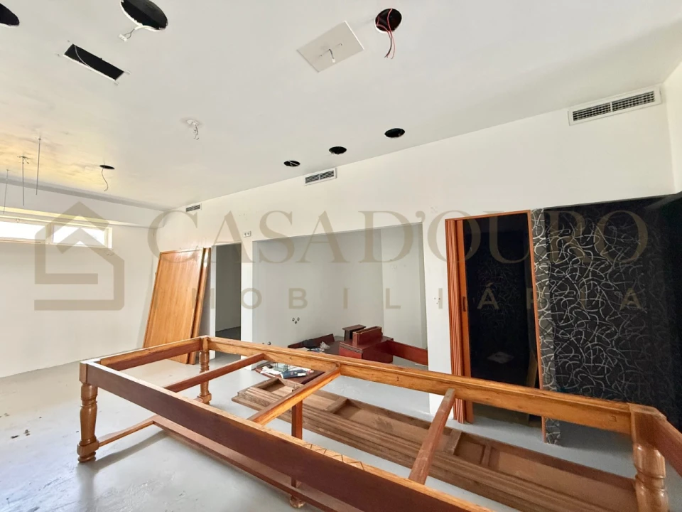 Loja para Arrendamento em Gondomar (São Cosme), Valbom e Jovim Foto 2