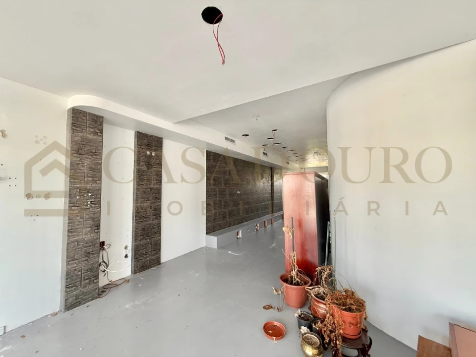 Loja para Arrendamento em Gondomar (São Cosme), Valbom e Jovim Foto 5