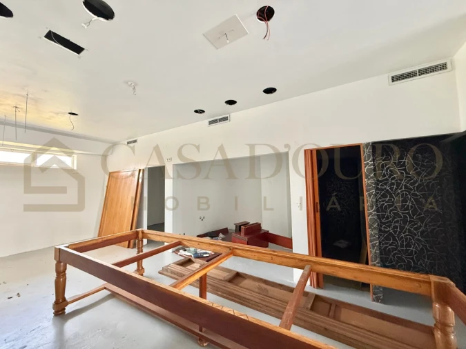 Loja para Arrendamento em Gondomar (São Cosme), Valbom e Jovim Foto 2