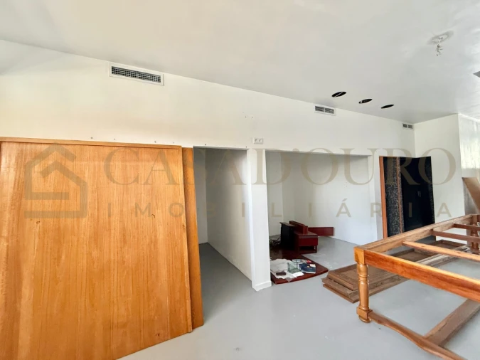 Loja para Arrendamento em Gondomar (São Cosme), Valbom e Jovim Foto 4