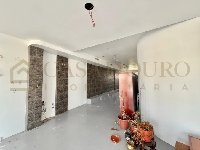 Loja para Arrendamento em Gondomar (São Cosme), Valbom e Jovim Foto 5