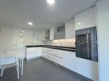 Apartamento T3 para Venda em Oeiras e São Julião da Barra, Paço de Arcos e Caxias