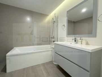 Apartamento T3 para Venda em Oeiras e São Julião da Barra, Paço de Arcos e Caxias