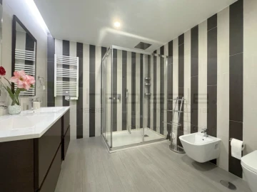 Apartamento T3 para Venda em Oeiras e São Julião da Barra, Paço de Arcos e Caxias