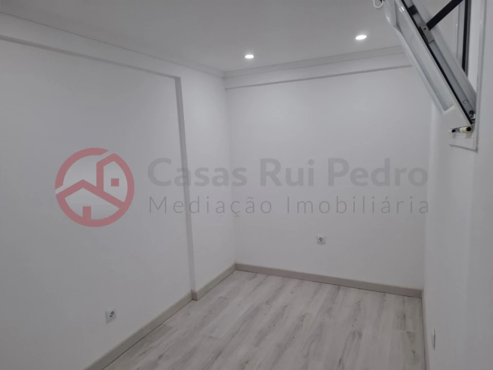 Loja para Venda em Corroios Foto 10