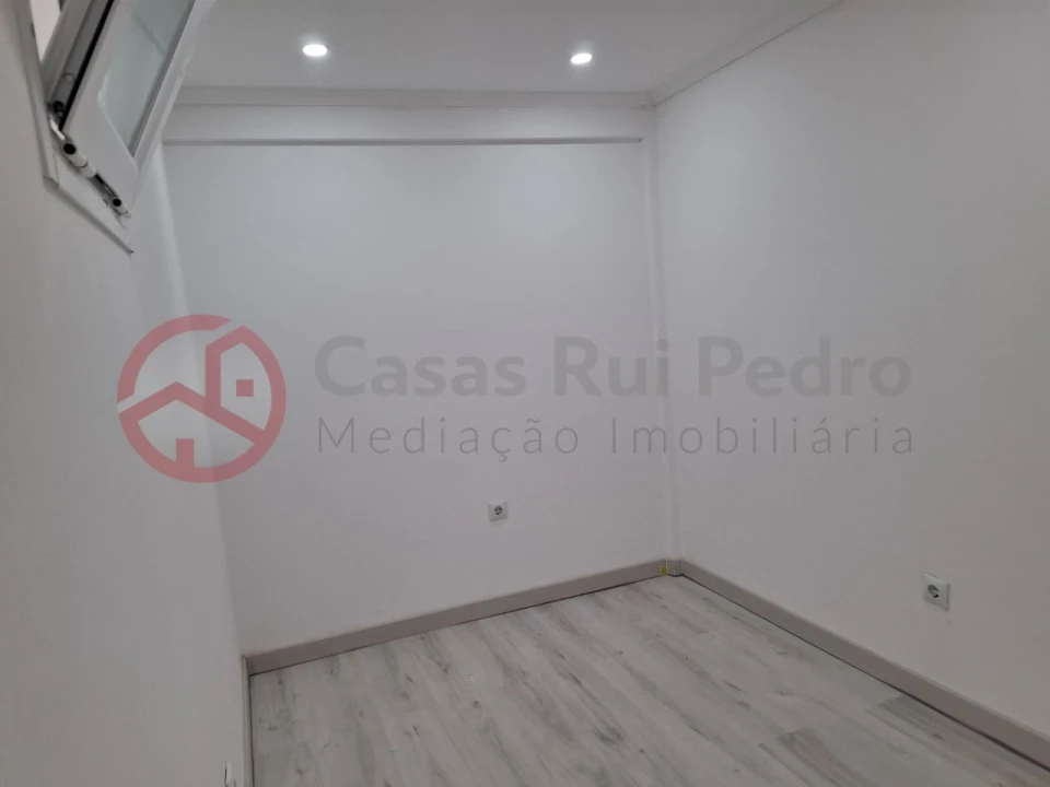 Loja para Venda em Corroios Foto 11