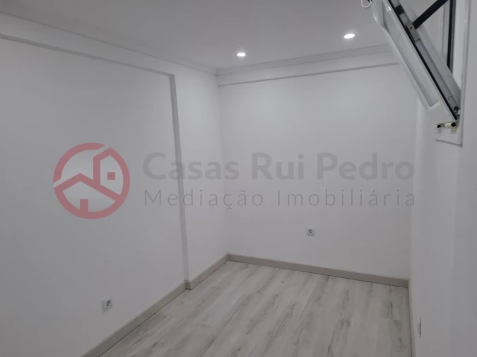 Loja para Venda em Corroios Foto 10