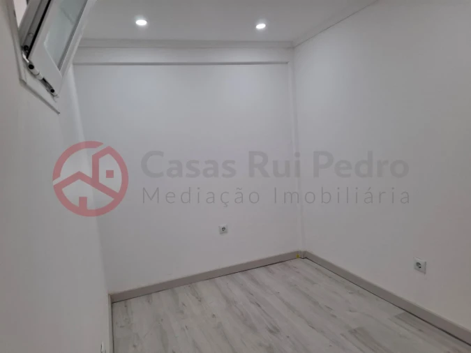 Loja para Venda em Corroios Foto 11