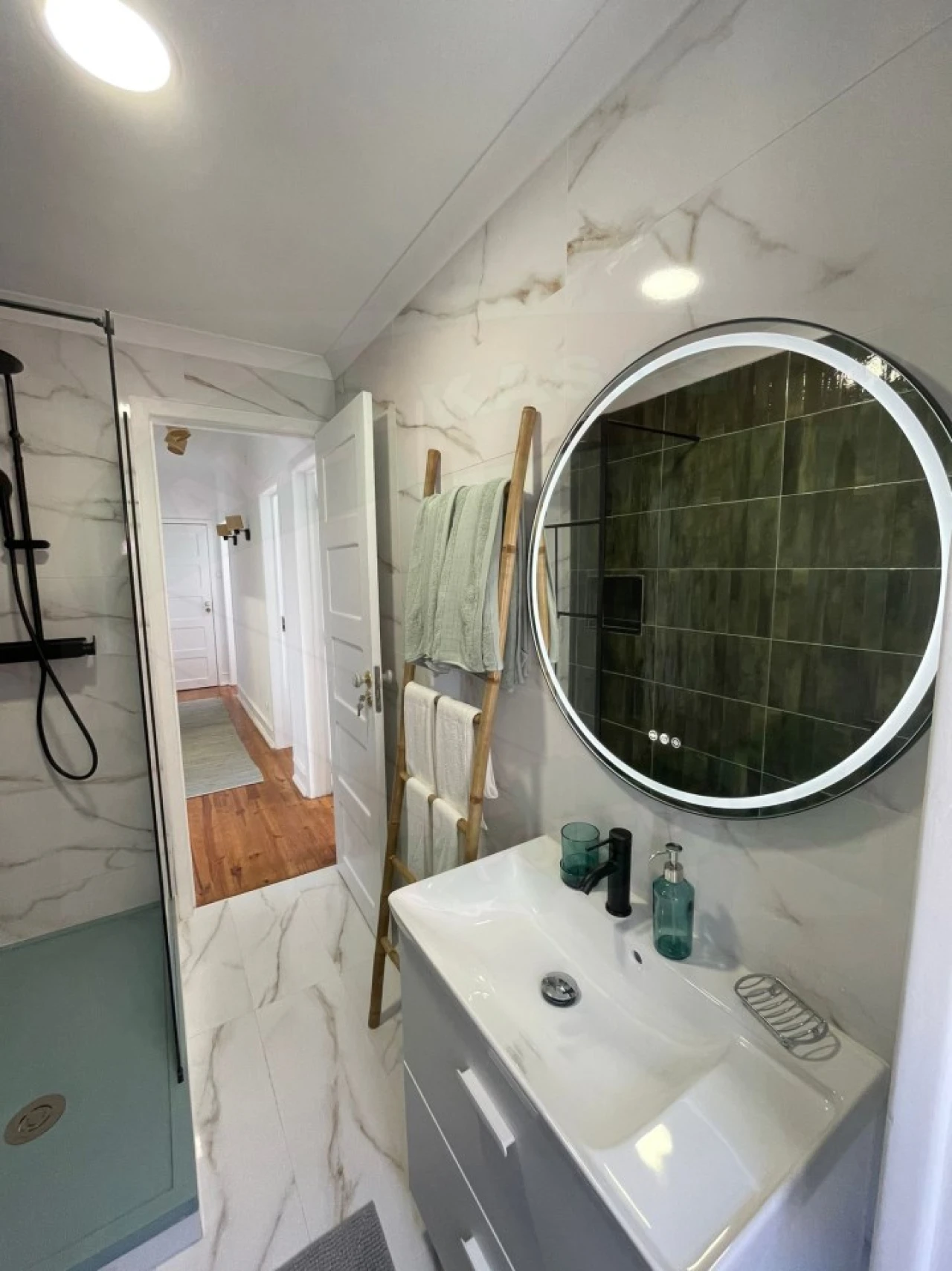 Apartamento T2 para Arrendamento em Mina de Água Foto 5