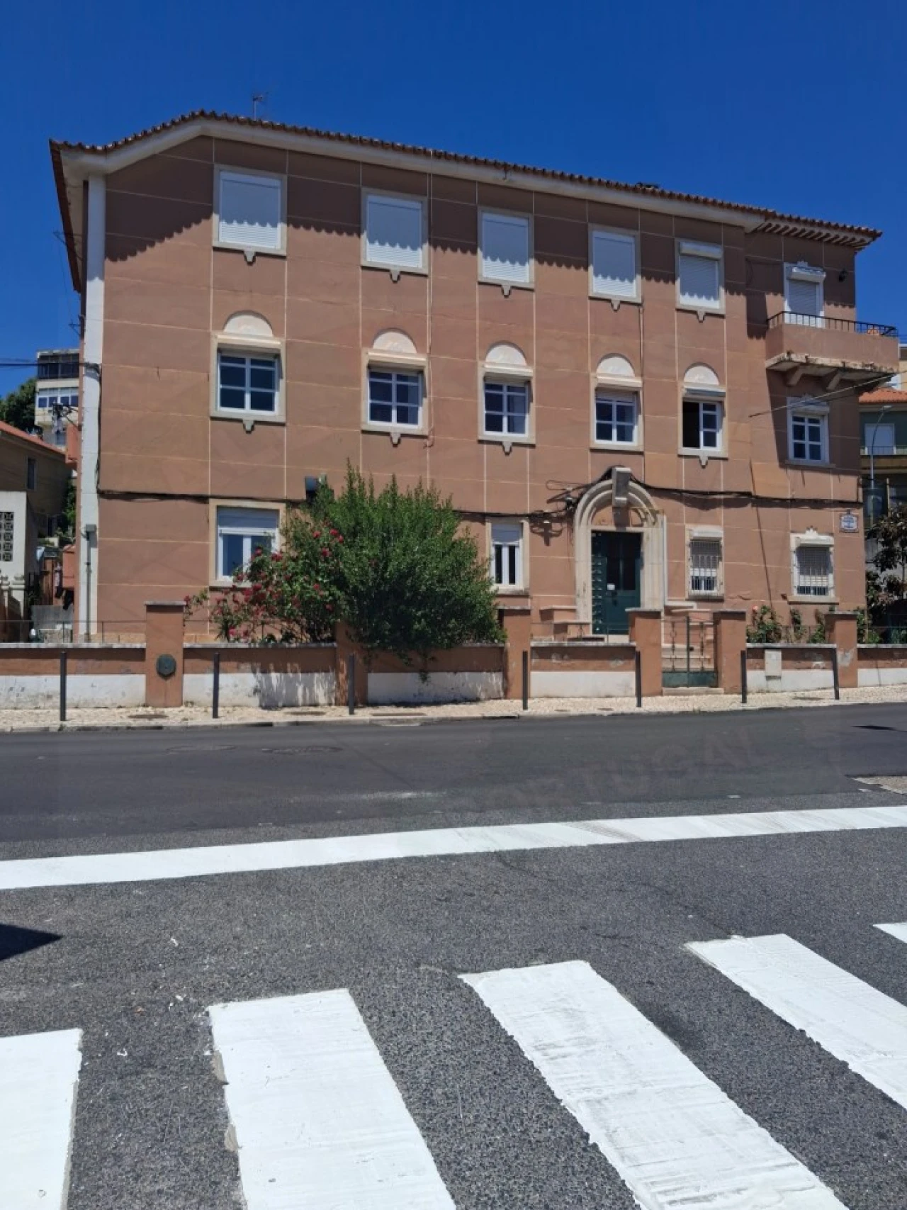 Apartamento T2 para Arrendamento em Mina de Água Foto 10