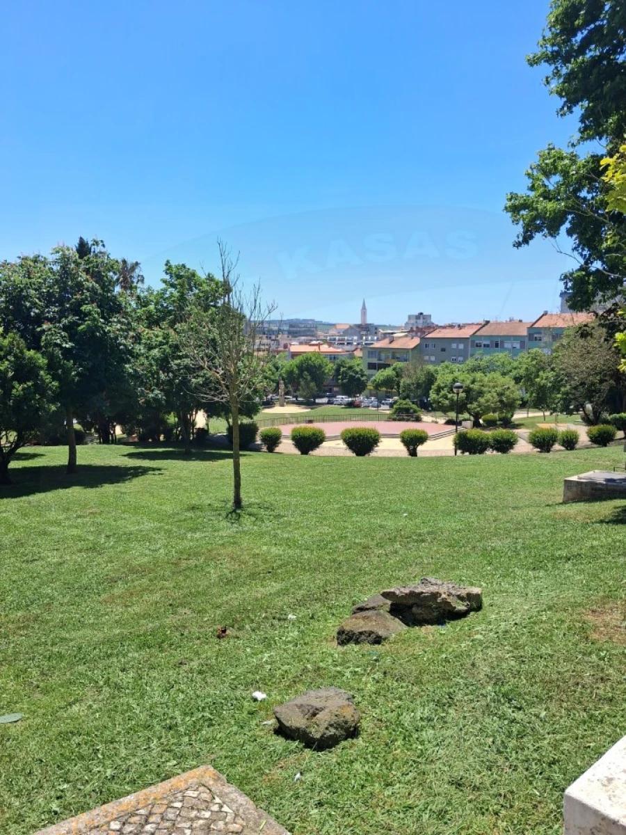 Apartamento T2 para Arrendamento em Mina de Água Foto 11