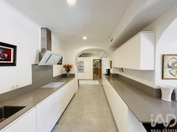 Moradia T7 para Venda em Santa Barbara de Nexe