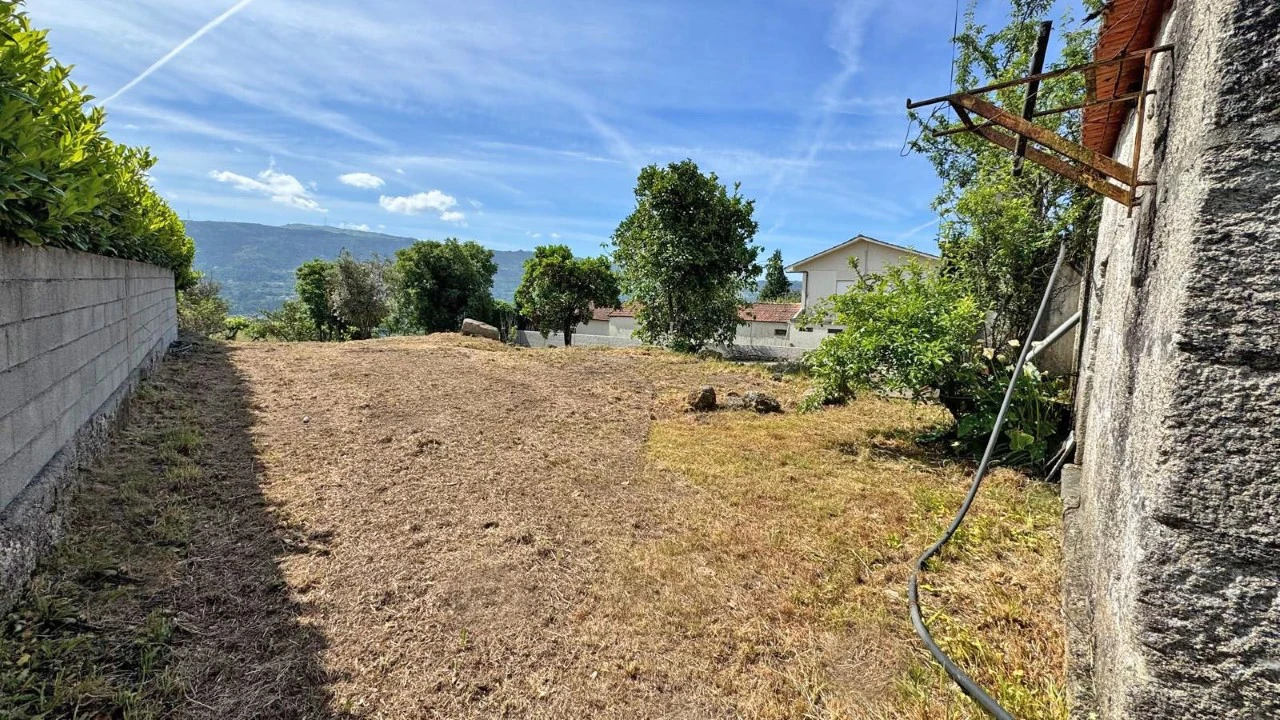 Moradia T3 para Venda em Lomba Foto 16