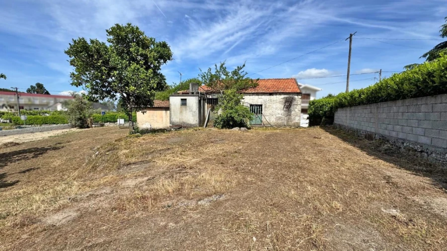 Moradia T3 para Venda em Lomba Foto 6