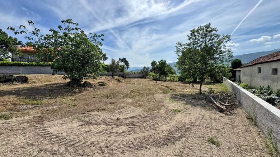 Moradia T3 para Venda em Lomba Foto 9