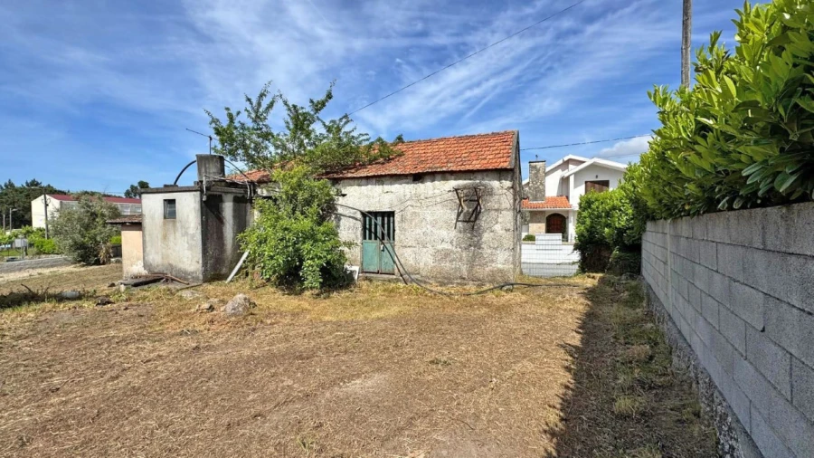 Moradia T3 para Venda em Lomba Foto 17