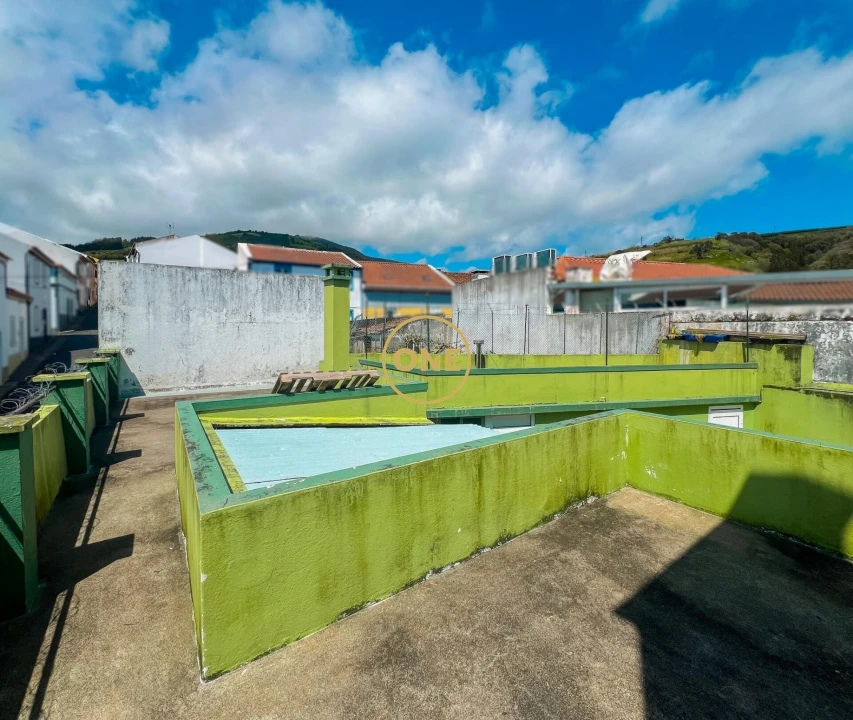 Moradia T4 para Venda em Agua de Pau Foto 7