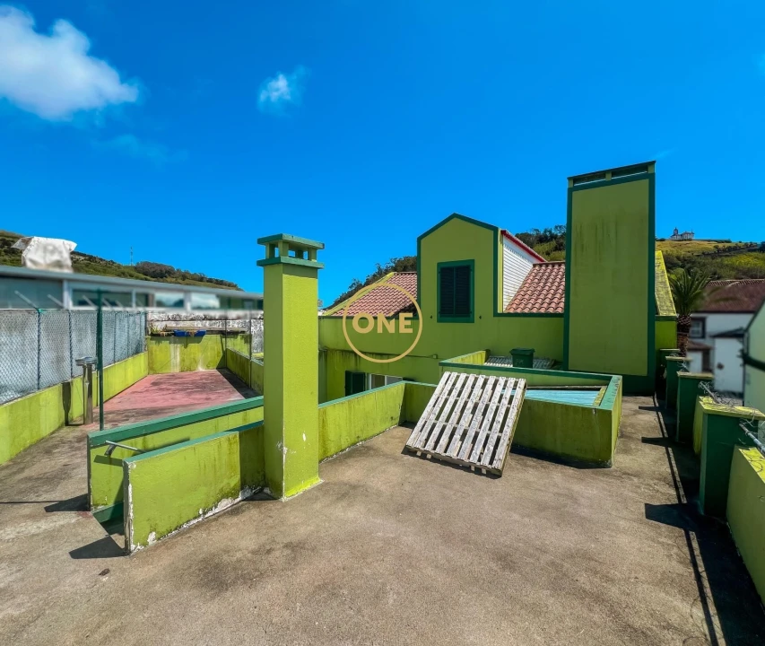 Moradia T4 para Venda em Agua de Pau Foto 14