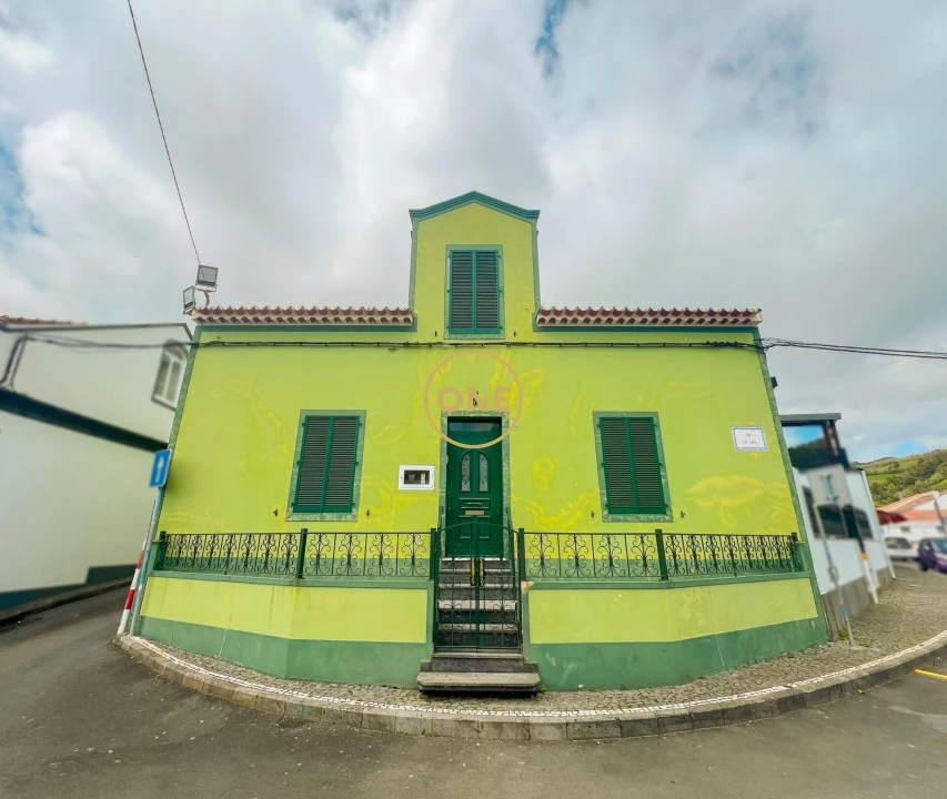 Moradia T4 para Venda em Agua de Pau Foto 2