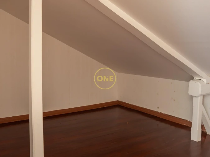 Moradia T4 para Venda em Agua de Pau Foto 18