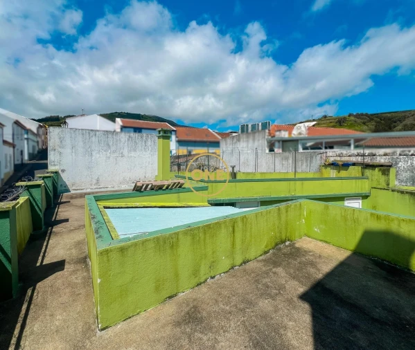 Moradia T4 para Venda em Agua de Pau Foto 7