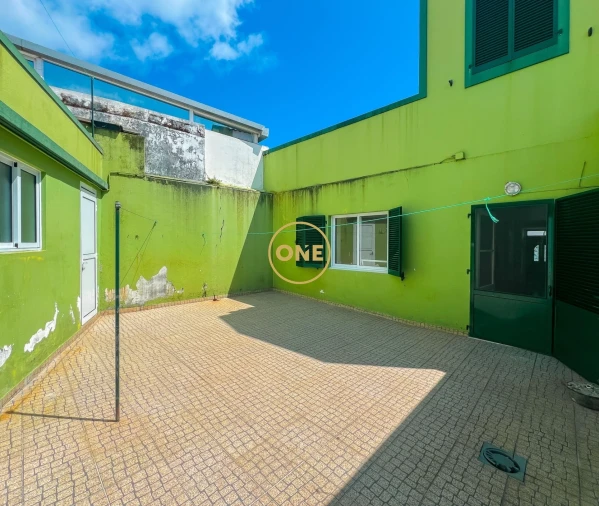 Moradia T4 para Venda em Agua de Pau Foto 13