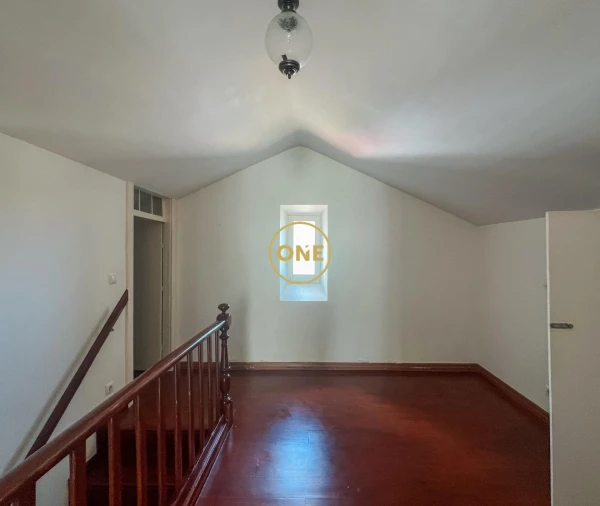 Moradia T4 para Venda em Agua de Pau Foto 11