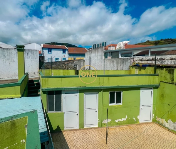 Moradia T4 para Venda em Agua de Pau Foto 5