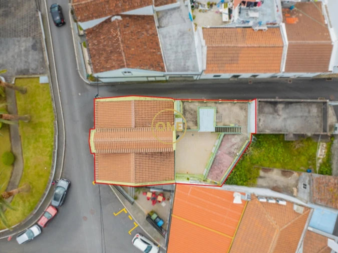 Moradia T4 para Venda em Agua de Pau Foto 4