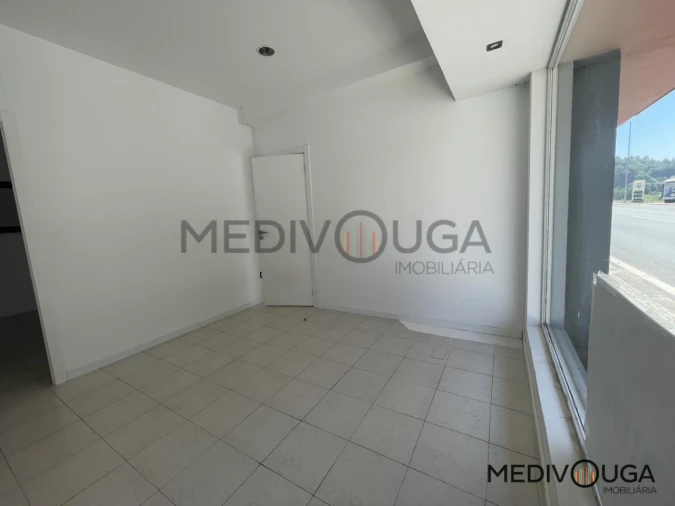 Loja para Arrendamento em Recardães e Espinhel Foto 4