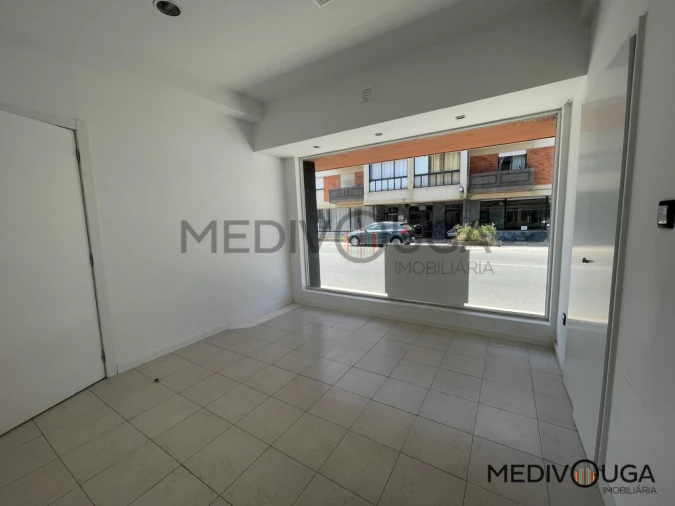 Loja para Arrendamento em Recardães e Espinhel Foto 8