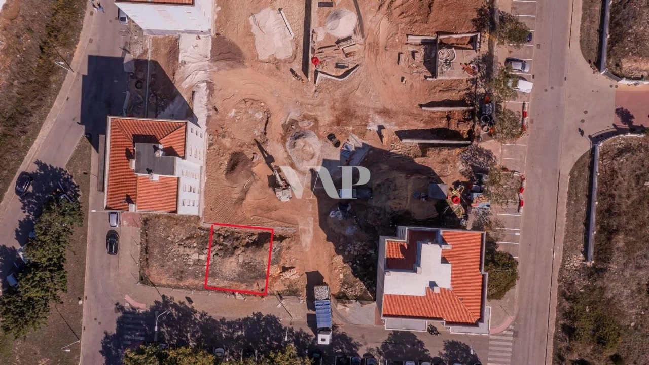 Terreno para Venda em Oeiras e São Julião da Barra, Paço de Arcos e Caxias Foto 1