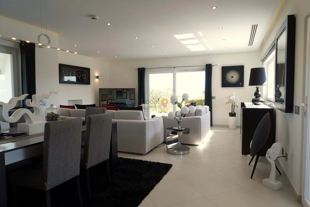 Moradia T2 para Venda em Odiaxere Foto 10