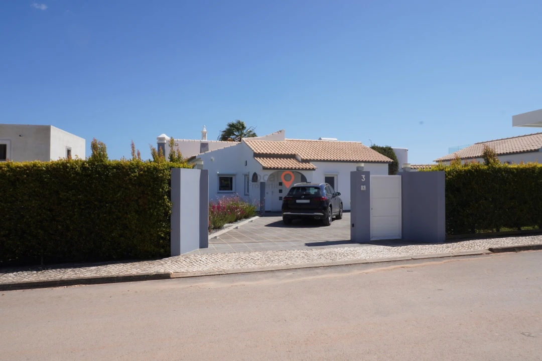 Moradia T2 para Venda em Odiaxere Foto 3