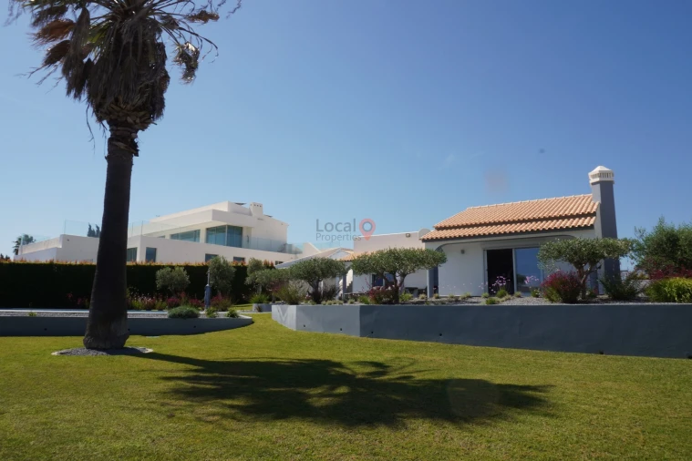 Moradia T2 para Venda em Odiaxere Foto 4