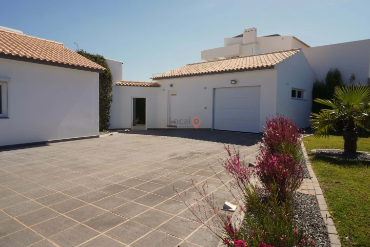 Moradia T2 para Venda em Odiaxere Foto 34