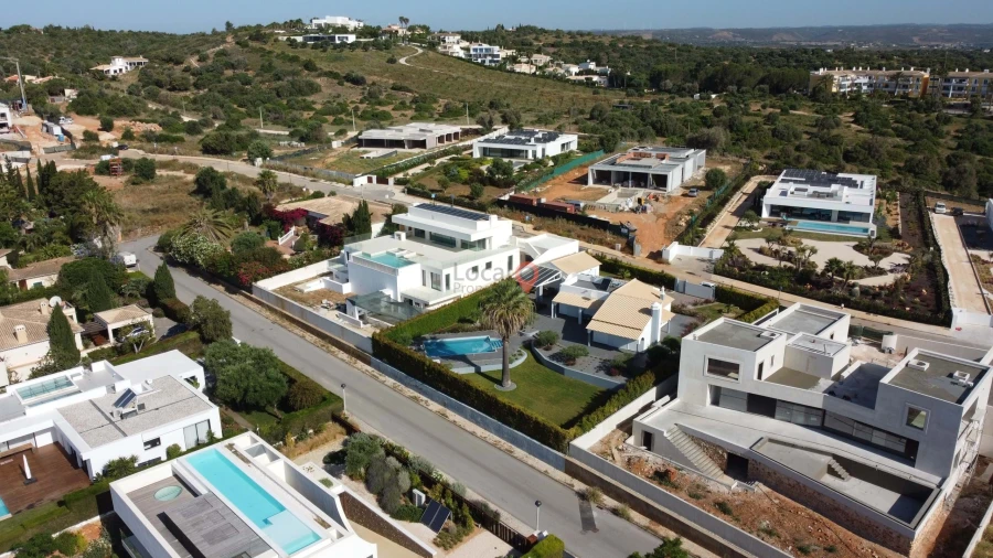 Moradia T2 para Venda em Odiaxere Foto 2